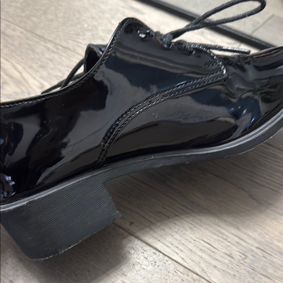 Shiny Black Patent Leather Oxford Shoes - Picture 5 of 5